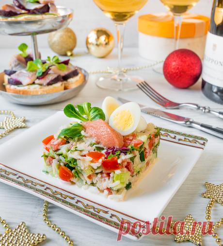 ༺🌸༻Салат с рисом, сельдереем и икрой минтая на Вкусном Блоге Ииии… вот вам новый рецепт салата. Его хоть на новогодний стол, хоть на повседневный – так или иначе, он очень вкусный. А за счет икры (пусть и не премиальной) в составе еще и необычный. Икра минтая продается в жестяных банках в тех же отделах, где и вся остальная икра.
