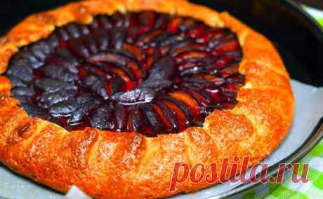 Что приготовить из сливы. Этот рецепт на каждый день: простая и вкусная выпечка - Steak Lovers - Медиаплатформа МирТесен Практически вся выпечка очень требовательна как минимум ко времени кулинара — именно потому этот рецепт из сливы пользуется такой популярностью. Готовить будем своего рода пирог на тончайшем тесте, где нежная сливовая начинка займет большую часть места. Ингредиенты: 2 стакана муки 1 столовая ложка - 23 сентября - 43162839249 - Медиаплатформа МирТесен