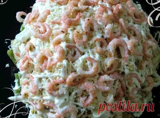 Слоеный салат из креветок, кальмаров и зеленой фасоли рецепт