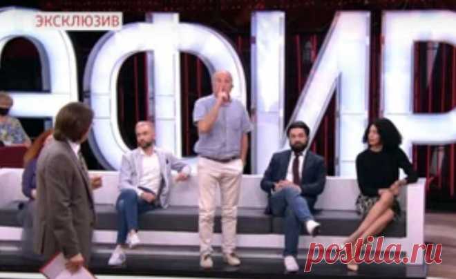 Прямой эфир Макеева +Мальков, часть вторая. Эмоции.
Люди!!!! Вы это видели?? Это что ж такое происходит? Это моя основная эмоция после просмотра передачи. На дзене я не могу обсценную лексику употреблять, но именно такая лексика у меня сейчас крутится в голове и на языке. Этот Мальков… это ж позор. Этот человек просто позорит весь мужской род. Извините, но я не знала, что […]
Читай дальше на сайте. Жми подробнее ➡