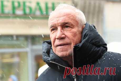 Отец актера Гармаша попал в реанимацию. 90-летний отец актера Сергея Гармаша госпитализирован в столичную реанимацию. Об этом сообщает Telegram-канал Mash. По предварительным данным, у него возникли осложнения после операции на тазобедренном суставе. Накануне Леониду Трофимовичу резко стало плохо — мужчина указал на припухлость и покраснение в зоне таза.
