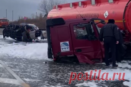 Трое погибли в ДТП с маршруткой и бензовозом на Кубани. Еще семь человек получили ранения.