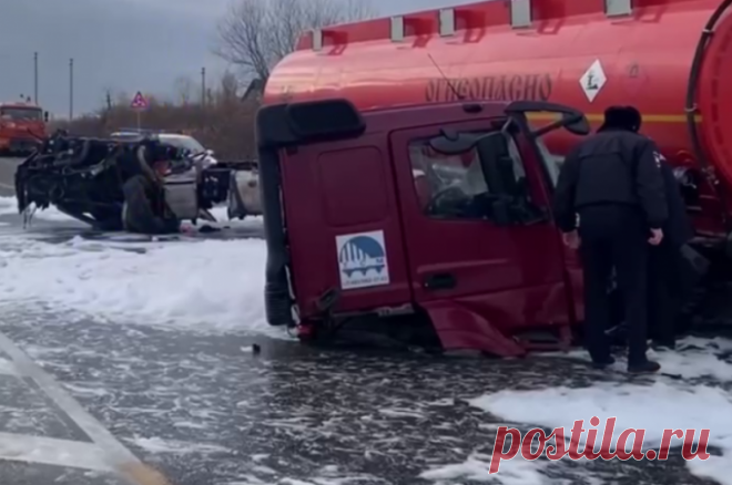Трое погибли в ДТП с маршруткой и бензовозом на Кубани. Еще семь человек получили ранения.