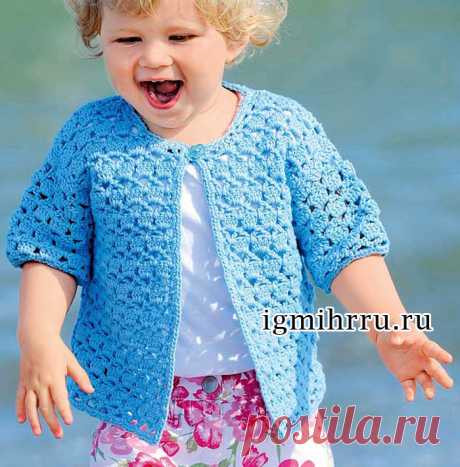 Для девочки 1-8 лет. Голубой жакет на одной пуговице.