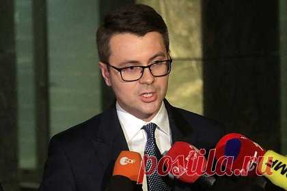 Польша заявила о неприемлемости попыток навязывания украинских интересов. Польша не намерена оправдывать экономические ожидания Украины в связи с эмбарго на зерно, с этим и связана сложность в польско-украинских отношениях. Об этом заявил пресс-секретарь правительства Польши Петр Мюлер. Он добавил, что подобные заявления не означают, что отношения между Польшей и Украиной будут плохими.