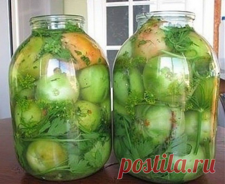 26 СУПЕР РЕЦЕПТОВ ИЗ ЗЕЛЕНЫХ ПОМИДОРОВ 
На любой вкус! 
1. Зеленые помидоры «пальчики оближешь» 

На 3 кг. помидоров 
200 гр. зелени: петрушка, укроп, листья вишни 
(или смородины) 
100 гр. репчатого лука (я в каждую банку 
нарезала по пол луковицы) 
1 головка чеснока 
Заливка: 
3 литра воды 
9 ст. ложек сахара 
2 ст. ложки соли 
2-3 штуки лаврового листа 
5 горошин перца душистого 
1 стакан 9% уксуса 
Растительное масло (берется из расчета 
1 ст. ложка на литровую банку) ...