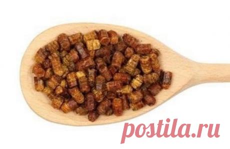 Прополис - лучшее средство от всех болезней.
Сочетание прополиса и молока дает особый эффект: помимо лечения простудных и легочных заболеваний улучшается общее самочувствие, сон, снимается раздражительность, усталость.
• 10%-ную настойку прополиса лучше всего купить в аптеке. Пузырька емкостью 25 мл вам хватит надолго, а стоит он всего несколько рублей.
• Принимать средство следует вечером, перед сном по 20 капель в 100 мл горячего молока в течении 10 дней один раз в месяц. Курс повторять в т