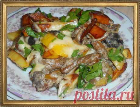 КАРТОФЕЛЬ, ЗАПЕЧЕННЫЙ С ГРИБАМИ ПОД СЫРОМ.
