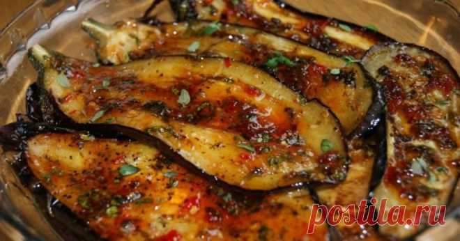 Баклажаны по-грузински. Вкуснее я не пробовала!  Ингредиенты:  Баклажаны  петрушка  морковь  красный горький перец стручковой  чеснок  сахар  соль  уксус  растительное масло  Приготовление:  Баклажаны моем, обрезаем края и отвариваем, пока они не станут мягкими, кладем под гнет на ночь.  Морковь натираем на крупной терке, добавляем рубленную петрушку, чеснок  давим в чеснокодавилке. Перемешиваем.  В растительное масло добавляем уксус 1:1, добавляем сахар и соль.  Баклажаны...