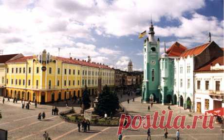 Мукачево - один из самых красивых городов...центральная площадь
