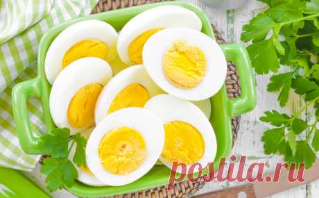 Как нас обманывают ради прибыли: ТОП трендов здорового питания, которые оказались фальшивками Тренд № 1. Американская ассоциация диетологов подтвердила, что яйца полезны для здоровья. Хотя еще совсем недавно считалось, что они организму вредны. Антияичная кампания началась в 50-х годах, -- рассказывает диетолог Оксана Скиталинская. -- Этот продукт признали вредным и рекомендовали употреблять максимум одно яйцо раз в неделю. «Виной» всему холестерин, содержащийся в желтке. ...