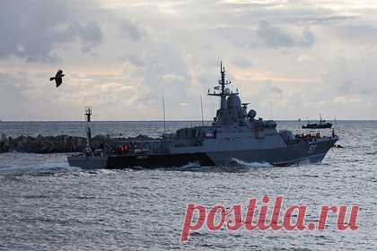 Корабли с «Калибрами» вышли в море для отработки морского боя. Отряд ракетных кораблей Балтийского флота вышел в море для отработки морского боя, противокорабельной и противовоздушной обороны, сообщили в пресс-службе флота. Экипажи разыграют учебный бой с корабельной группой условного противника и проведут практические артиллерийские стрельбы.