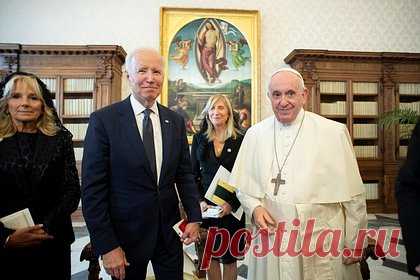 Байден обсудил с Папой Римским доставку помощи жителям Газы. Президент США Джо Байден провел телефонный разговор с Папой Римским Франциском. Во время беседы американский лидер и понтифик обсудили вопросы доставки в сектор Газа гуманитарной помощи, а также необходимость предотвращения эскалации в регионе, сообщила пресс-служба Белого дома.
