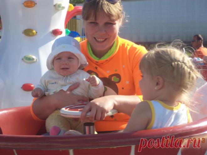 Моя старшая дочь со своими детьми и моими внучками.Спасибо ей за такой подарок.