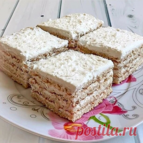 Пирожное с пользой для фигуры.

КБЖУ на 100 г 169.5/31/4.7/22.1

Ингредиенты:

✓Основа
Мука рисовая 100 г
Яйцо 1 шт
Разрыхлитель 0.5 ч.л
Мягкий творог 60 г
Крахмал кукурузный 1 ст.л
Заменитель сахара по вкусу

✓Начинка
Творог 150г
Молоко 50 мл
Заменитель сахара по вкусу

Приготовление:
Смешать муку, яйцо, разрыхлитель, сах.зам, крахмал и творог.
Выложить получившееся тесто на силиконовый коврик или пекарскую бумагу в виде прямоугольника тонким слоем. Выпекать 10 минут при ...