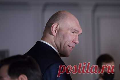 В Госдуме назвали последствия решения США о дипломатическом бойкоте Олимпиады. Дипломатический бойкот зимней Олимпиаде 2022 года в Пекине могут объявить новые страны. О таких последствиях решения США не отправлять на Игры официальных лиц рассказал бывший чемпион мира по боксу и депутат Госдумы Николай Валуев. Он также отметил, что американцы смешивают спорт с политикой.