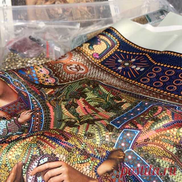 Часто задаваемый вопрос- «И за что такие деньги🤷‍♀️?». Хочу показать небольшой обзор набора для вышивания «Почаевской Иконы Божьей Матери» от фирмы «Образа в каменьях». Размер 63,7 на 50,5см. На сегодняшний день, этот набор у производителя  стоит 55тыс.руб. И наверное будет интересно посмотреть, что же там внутри. Вышивать икону буду чуть позже. Сейчас готовлю «стартовую площадку» для начала этой работы💫. #началоположено #обзорпокупок #камушки #образавкаменьях #иконаручн...