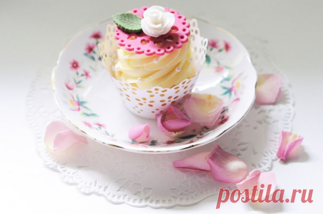 National Cupcake Week tutorial: How to make sugarpaste doilies and roses! - Juniper Cakery | Bespoke Cakes in Yorkshire & the Humber