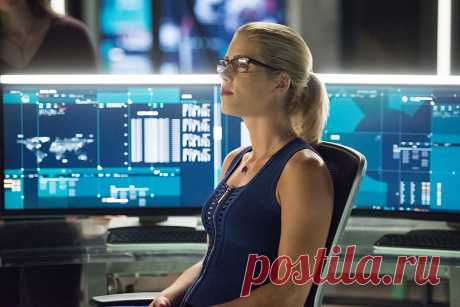 Эмили Бетт Рикардс (Emily Bett Rickards)