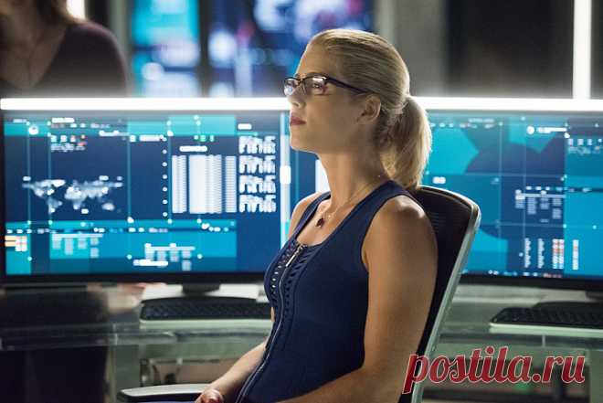 Эмили Бетт Рикардс (Emily Bett Rickards)