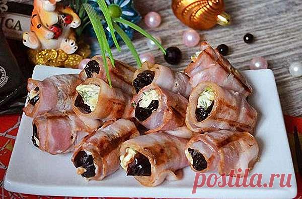 Чернослив с орехами и сыром в беконе — Домашние заботы