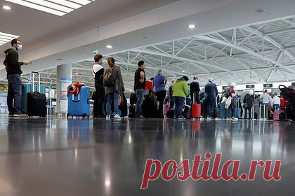 В России опровергли информацию о возобновлении авиасообщения с Северным Кипром. Посольство России в Никосии опровергло информацию о скором возобновлении прямых авиарейсов между РФ и Турецкой Республикой Северного Кипра (ТРСК). Ранее в СМИ появилась информация, что власти Северного Кипра и России прорабатывают вопрос о восстановлении прямой авиаперевозки с середины ноября 2022 года.