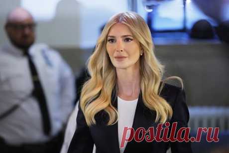 Иванка Трамп пришла в мини-юбке на музыкальный фестиваль. Дочь бывшего президента США Дональда Трампа Иванка Трамп в откровенном наряде пришла на музыкальный фестиваль Country Bay в Майами, США. На размещенных кадрах предпринимательница позировала за кулисами вместе с сыном. Для выхода в свет она выбрала джинсовый костюм.