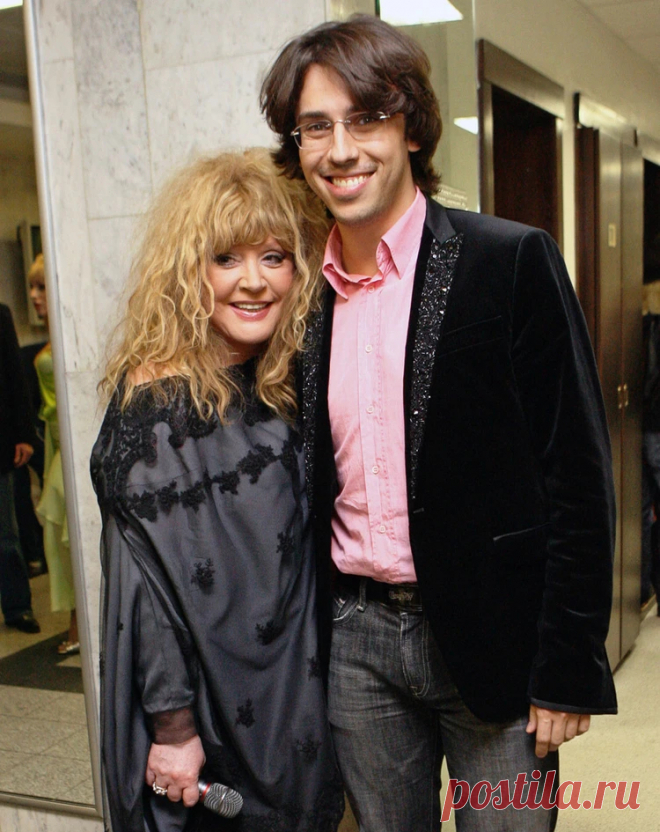 Как менялась с годами Пугачева: от мальчишеской стрижки до рыжей гривы - KP.RU