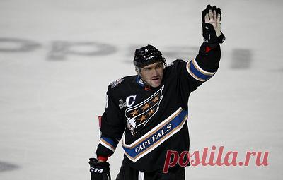 Овечкина признали первой звездой декабря в Национальной хоккейной лиге. Второй звездой был признан форвард "Эдмонтона" Коннор Макдэвид, третьей - нападающий "Баффало" Тэйдж Томпсон