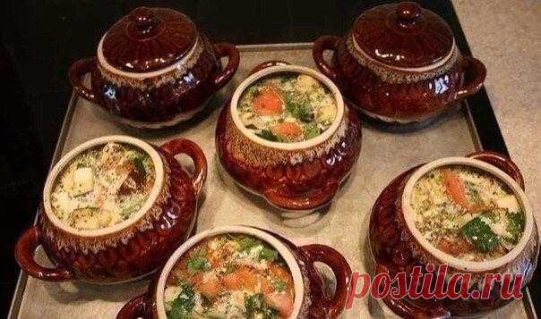 17 потрясающих рецептов блюд в горшочках 

1. Жаркое из курицы по-русски 
2. Томатный суп, запеченный в духовке  
3. Цыплята в горшочке  
4. Гречка с мясом в горшочке  
5. Русское жаркое с мясом 

Смотреть продолжение в источнике...