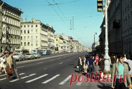 Колоритные фотографии Густава Нейеншвандера из путешествия в Ленинград в 1975 году