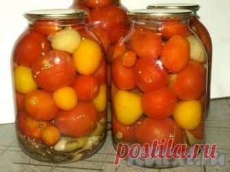 Пикантные маринованные помидоры - рецепт с фото По этому рецепту я консервирую помидоры каждый год. Вкус у маринованных помидоров получается очень пикантный. Чтобы баночки смотрелись веселее, я добавляю жёлтые помидоры и овощной физалис. Ингредиенты