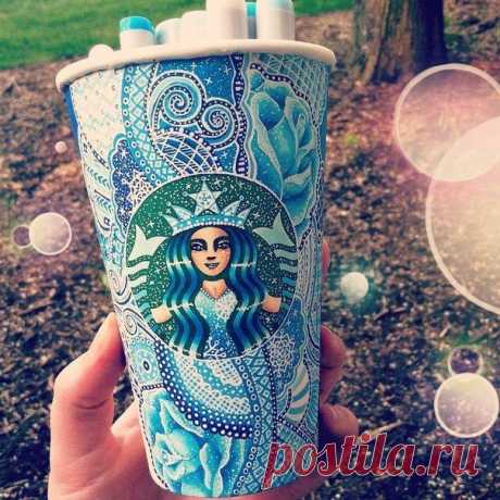 Эх, красота-то какая! 19-летняя Carrah Aldridge расписывает стаканчики Starbucks. / Занимательная реклама