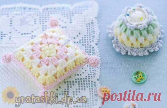 Вязаная игольница