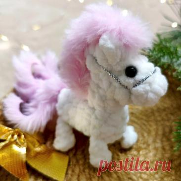 PDF Лошадка крючком. FREE crochet pattern; Аmigurumi toy patterns. Амигуруми схемы и описания на русском. Вязаные игрушки и поделки своими руками #amimore - плюшевая лошадь, маленькая лошадка из плюшевой пряжи, конь.
