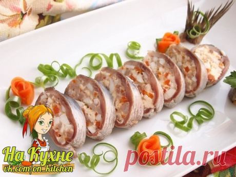 Фаршированная сельдь
Отличная закуска для праздничного стола. Сохрани рецепт! 

Ингредиенты:

Сельдь (крупная) — 1 шт.
Морковь — 0,5 шт.
Яйца куриные — 1 шт.
Сыр плавленый — 40 г
Масло сливочное — 20 г
Масло оливковое — 1 ст. л.