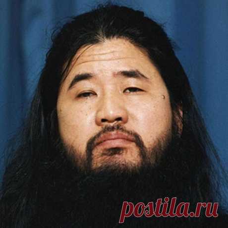 В Японии казнили через повешение основателя запрещенной в ряде стран экстремистской секты «Аум Синрикё» Сёко Асахару по обвинению в причастности к атаке в токийском метров в марте 1995 года. Кстати, после развала СССР эту секту активно лоббировали российские политики, а на Петровке какое-то время функционировала штаб «Аум Синрикё».