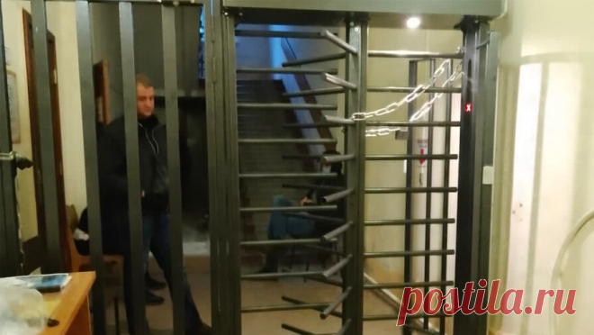 В Ленобласти экс-глава Шлиссельбурга захватил здание местной администрации. В Ленинградской области экс-глава города Шлиссельбург Артем Желудов утром в понедельник, 9 октября, захватил здание местной администрации, передает пресс-служба администрации Кировского района. Как заявили в пресс-службе, чиновник, ...