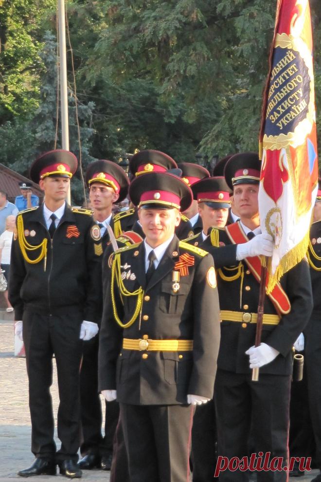 Младший лейтенант...