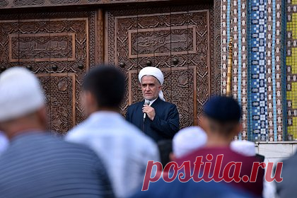 Главного муфтия Таджикистана ранили в мечети