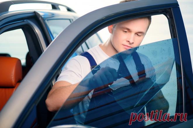 Поправки в КоАП: на удаление чрезмерной тонировки российским водителям могут дать 10 суток Сейчас бывают случаи, когда водителей наказывают административным арестом за отказ снять плёнку со стёкол на месте. Российское законодательство несовершенно: в документе нередко встречаются расплывчат