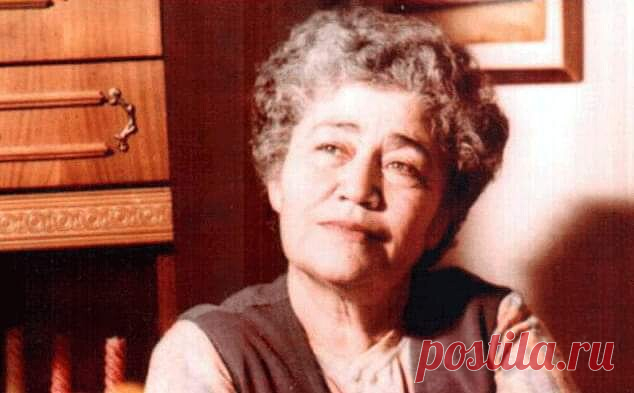 Ինձ չի տվել հողը հայոց
Հնոց գեղերը հայուհու
Ոչ սեգ հասակ,ոչ հուր հայացք,
Ոչ հյուսքերի բոցեր հլու
Պարգեւել է նա ինձ խորունկ
Զույգ մոխրագույն աչքեր միայն
Լցված մոխրով իրդարերի
Խորքում՝անթեղը ներշնչման
Հայկական աչքեր
Ու'ր էլ լինենք, ինչ դեմքի վրա
Խորշոմած մի մոր,թե մանկան մի թուխ
Հոգնած հարսների դեմքին արեւհար
Հայկակա'ն աչքեր, գեղեցի՜կ եք դուք
Դուք, եսած այդքան լաց ու արհավիրք
Ինչպե՞ս կարեցաք դարերից այն հին
Մնալ այսքան մե՜ղմ, այսքան գեղեցի՜կ
Այսքան գեղեցի'կ նայել աշխարհին
Կապուտիկ