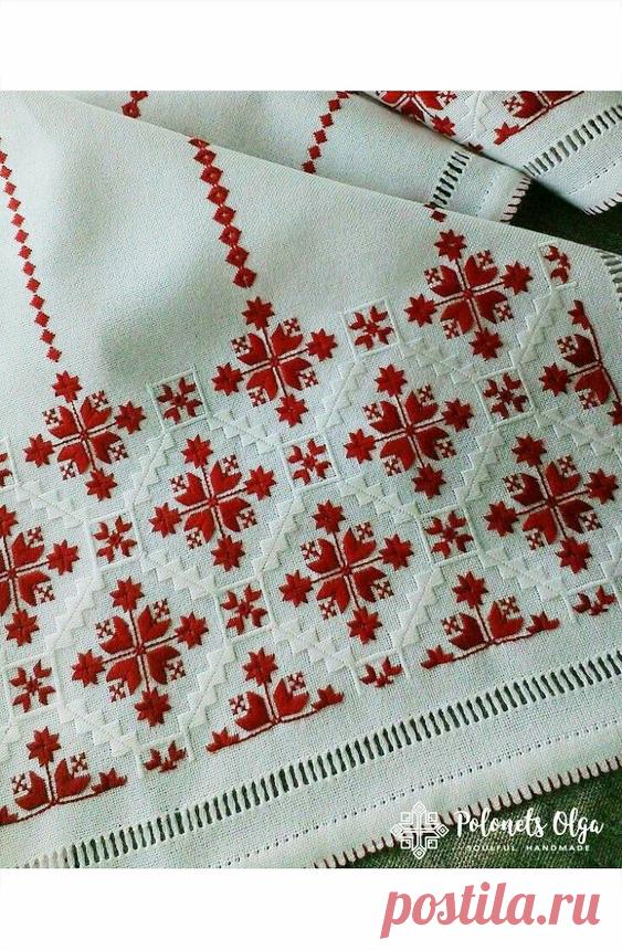 ​Красивая вышивка  с геометричными узорами Красивая вышивка  с геометричными узорамиКрасивая вышивка  с геометричными узорами больше всего подойдет для украшения салфеток и скатертей.