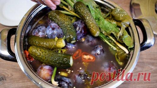 Просто кладу огурцы, сливы, мяту в кастрюлю и забываю на столе на 3 суток (от закуски 