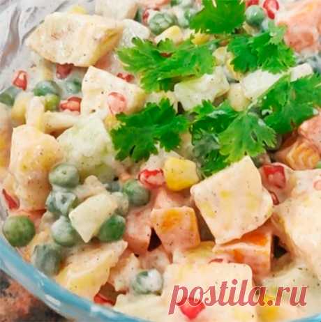 Салат с кукурузой и ананасами вегетарианский, под майонезом Вегетарианский салат с кукурузой и ананасами по типу оливье. 7 ярких овощей и бобовых разных цветов приправлены майонезом. Сочно и вкусно