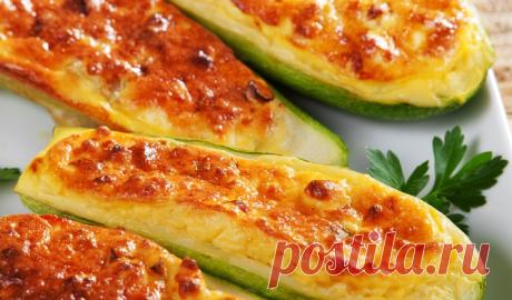 КАБАЧКИ, ЗАПЕЧЕННЫЕ С СЫРОМ МОЦАРЕЛЛА