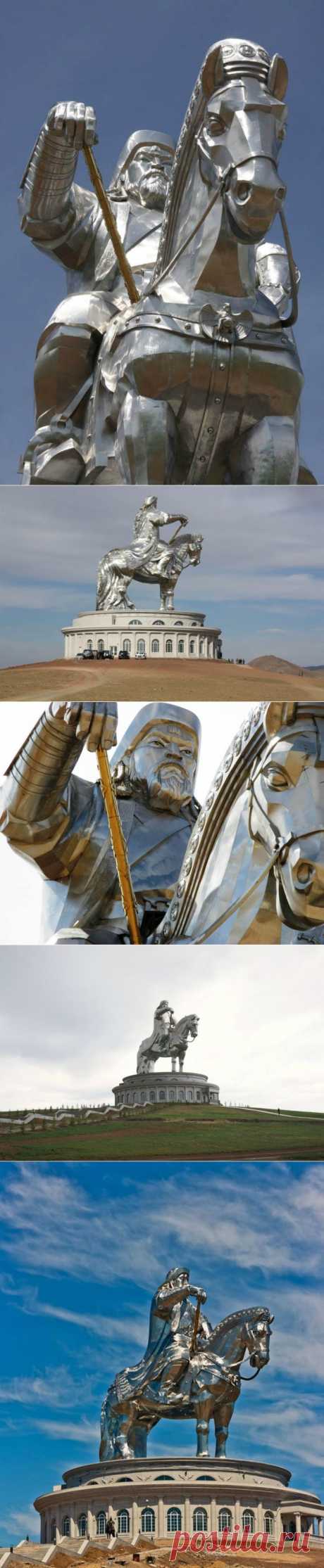 Статуя Чингисхана