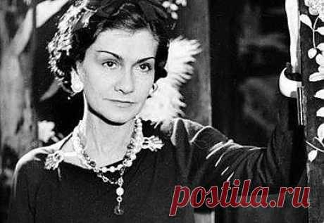 Facebook/В двадцать лет у вас лицо, которое дала вам природа;
В тридцать лет у вас лицо, которое вылепила вам жизнь;
а в пятьдесят у вас лицо, которого вы заслуживаете.
Коко Шанель.