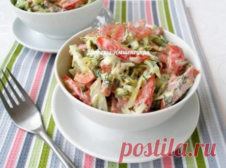 Салат "Особенный" 

Салат "Особенный" свежий и одновременно сытный. Колбаса придает салату приятный копченый вкус. Заправить это блюдо можно майонезом, но мне больше нравится заправка из сметаны и горчицы, более легкая и пикантная на вкус. 

Продолжение под фото, нажмите "Просмотреть" 
P.S. Сохрани на стенку что бы не потерять!