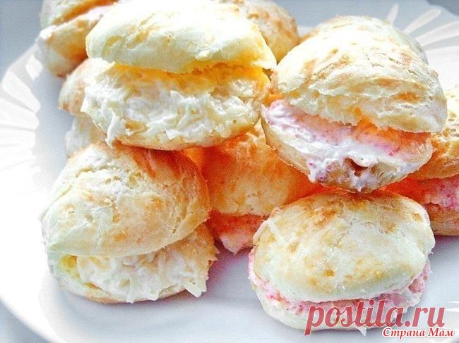 Гужеры - французские заварные булочки Ингредиенты:  Вода - 125 мл (1/2 стакана) Сливочное масло - 50 г Пшеничная мука в/с - 100 г Картофельный крахмал (1 ст. ложка с небольшой горкой) - 20 г Яйцо - 3 шт.